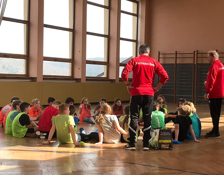 DFB mobil besucht die Grundschule Eppelborn